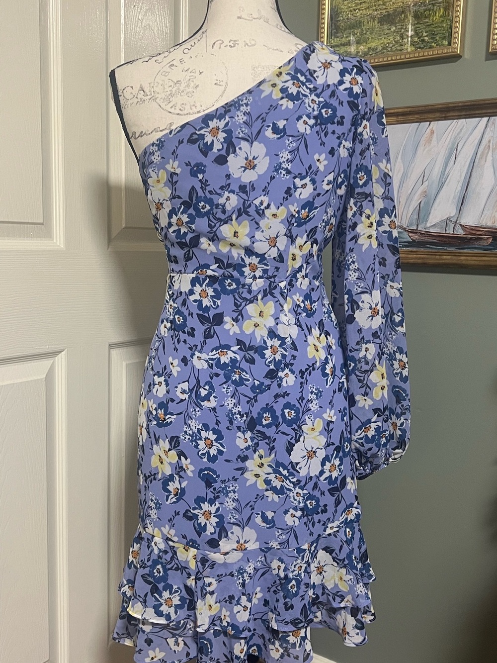 ASTR Floral One Shoulder Periwinkle Ruffle Mini Dress Size Large - Picture 3 of 6
